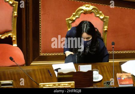 Mauro Scrobogna /Lapresse 26 novembre 2020 et#xA0; Rome, Italie Sénat politique - heure des questions n la photo: Lucia Azzolina, ministre de l'éducation Banque D'Images