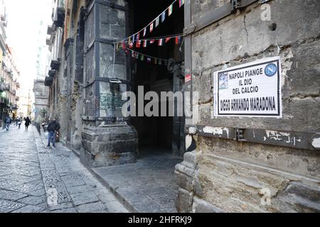 Foto Fabio Sasso/Lapresse 30/11/2020 Napoli - ItaliaCronacaLa tcce&#xe0; di Napoli ricorda Diego Armando MaradonaNella foto: le vie della tcce&#xe0;photo Fabio Sasso/LaPresse30/11/2020 Naples - ItalyNewsLa ville de Naples se souvient de Diego Armando MaradonaDans la photo: Rues de la ville Banque D'Images