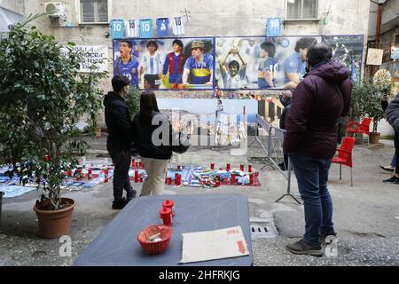 Foto Fabio Sasso/Lapresse 30/11/2020 Napoli - ItaliaCronacaLa tcce&#xe0; di Napoli ricorda Diego Armando MaradonaNella foto: le vie della tcce&#xe0;photo Fabio Sasso/LaPresse30/11/2020 Naples - ItalyNewsLa ville de Naples se souvient de Diego Armando MaradonaDans la photo: Rues de la ville Banque D'Images