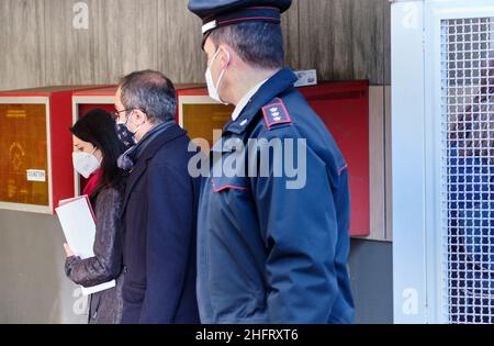 Mauro Scrobogna /Lapresse 14 décembre 2020 et#xA0; Rome, Italie Actualités sur la photo: Le maire de Rome, Virginia Raggi, quitte la Cour d'appel de Piazzale Clodio après l'audience dans l'affaire Marra Banque D'Images