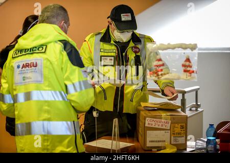 Lapresse - Claudio Furlan 25 décembre 2020 - Milan (Italie) Journée du vaccin à l'hôpital Codogno, arrivée des vaccins Pfizer Banque D'Images