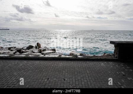 Foto Fabio Sasso/Lapresse 29/12/2020 Napoli - ItaliaCronacaNapoli, violenta mareggiata invade il lungomare: pesanti i danniNella foto: i danniPhoto Fabio Sasso/LaPresse29/12/2020 Naples - ItalyNaples, violente tempête de mer envahit le front de mer: Lourde damageDans la photo: Les dégâts Banque D'Images