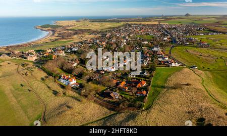 Vue aérienne depuis un drone du riche village de Gullane, East Lothian, Écosse, Royaume-Uni Banque D'Images