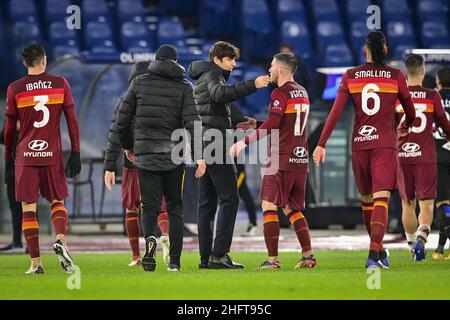 Fabio Rossi/AS Roma/Lapresse 03/01/2021 Rome (Italie) Sport Soccer Roma-Sampdoria Ligue italienne de football série A Tim 2020/2021 - Stade Olimpic dans la photo: Villar, Veretout Banque D'Images