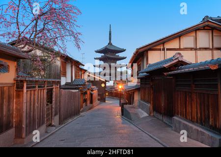 Kyoto, au Japon, au printemps, dans le district de Higashiyama. Banque D'Images