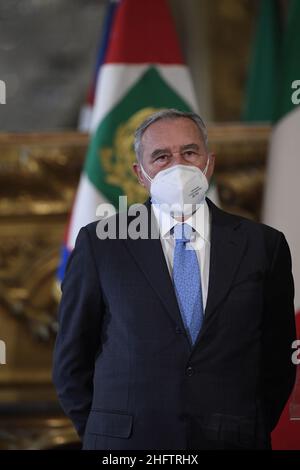 Foto POOL/Lapresse 28 gennaio 2021 Roma, Italia Politica Quirinale - Secondo giorno di consultazioni con i leader del gogo e dell'opposizione.Nella foto: Pietro GRASSOPPOOL/Lapresse 28 janvier 2021 Rome (Italie) politique Palais Quirinale - deuxième journée de consultations avec les dirigeants des deux partis de gouvernement et de l'opposition.Dans la photo: Pietro Grasso Banque D'Images