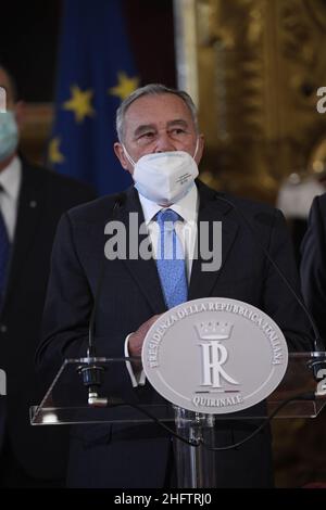 Foto POOL/Lapresse 28 gennaio 2021 Roma, Italia Politica Quirinale - Secondo giorno di consultazioni con i leader del gogo e dell'opposizione.Nella foto: Pietro GRASSOPPOOL/Lapresse 28 janvier 2021 Rome (Italie) politique Palais Quirinale - deuxième journée de consultations avec les dirigeants des deux partis de gouvernement et de l'opposition.Dans la photo: Pietro Grasso Banque D'Images