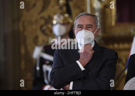 Foto POOL/Lapresse 28 gennaio 2021 Roma, Italia Politica Quirinale - Secondo giorno di consultazioni con i leader del gogo e dell'opposizione.Nella foto: Pietro GRASSOPPOOL/Lapresse 28 janvier 2021 Rome (Italie) politique Palais Quirinale - deuxième journée de consultations avec les dirigeants des deux partis de gouvernement et de l'opposition.Dans la photo: Pietro Grasso Banque D'Images