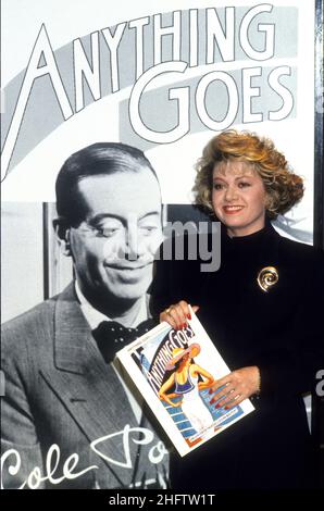 Elaine Paige, chanteuse Axeless, apparaît dans 'tout vas' 1989 Banque D'Images