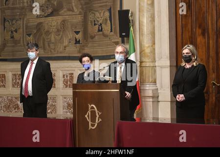 Foto Fabrizio Corradetti/Lapresse/POOL Ansa08 febbraio 2021 Roma, Italia Politica Seconda tornata delle consultazioni tra il premier incaricato Mario Draghi e i gruppi parlamentariNella foto:Minoranze linguistichePhoto Fabrizio Corradetti/Lapresse/POOL AnsaFevrier 08, 2021 Rome (Italie) politique le Premier ministre désigné Mario Draghi entame une nouvelle série de consultations avec les partis politiques italiens sur la formation d'un nouveau gouvernement largement soutenu.The pic: Groupe linguistique des minorités Banque D'Images