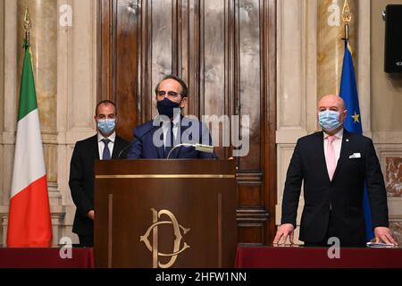 Foto Fabrizio Corradetti/Lapresse/POOL Ansa08 febbraio 2021 Roma, Italia Politica Seconda tornata delle consultazioni tra il premier incaricato Mario Draghi e i gruppi parlamentariNella foto:Maie PsiPhoto Fabrizio Corradetti/Lapresse/POOL AnsaFevrier 08, 2021 Rome (Italie) politique le Premier ministre désigné Mario Draghi entame une nouvelle série de consultations avec les partis politiques italiens sur la formation d'un nouveau gouvernement largement soutenu.le pic: Maie et psi Banque D'Images