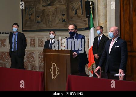 Foto Fabrizio Corradetti/Lapresse/POOL Ansa08 febbraio 2021 Roma, Italia Politica Seconda tornata delle consultazioni tra il premier incaricato Mario Draghi e i gruppi parlamentariNella foto:Maie PsiPhoto Fabrizio Corradetti/Lapresse/POOL AnsaFevrier 08, 2021 Rome (Italie) politique le Premier ministre désigné Mario Draghi entame une nouvelle série de consultations avec les partis politiques italiens sur la formation d'un nouveau gouvernement largement soutenu.le pic: Maie et psi Banque D'Images