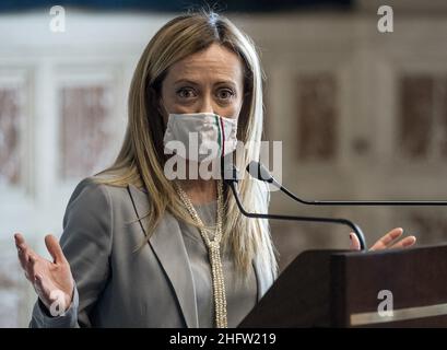 Foto Roberto Monaldo / Lapresse 09-02-2021 Roma Politica Camera dei Deputati - Consultazioni del presidente del Consiglio incaricato Mario Draghi Nella foto Giorgia Meloni 09-02-2021 Rome (Italie) Chambre des députés - consultations du Premier ministre désigné Mario Draghi sur le pic Giorgia Meloni Banque D'Images