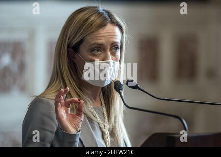 Foto Roberto Monaldo / Lapresse 09-02-2021 Roma Politica Camera dei Deputati - Consultazioni del presidente del Consiglio incaricato Mario Draghi Nella foto Giorgia Meloni 09-02-2021 Rome (Italie) Chambre des députés - consultations du Premier ministre désigné Mario Draghi sur le pic Giorgia Meloni Banque D'Images