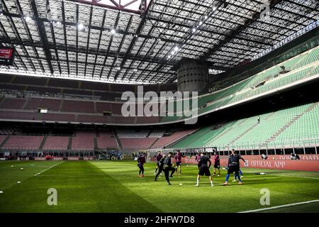 Marco Alpozzi/Lapresse 21 février 2021 Milan, Italie football sportif Milan vs Inter - Ligue italienne de football A TIM 2020/2021 - Stadio Giuseppe Meazza dans le pic: Échauffement inter joueurs Banque D'Images