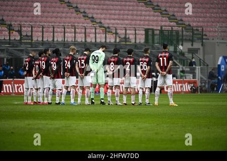 Marco Alpozzi/Lapresse 21 février 2021 Milan, Italie football sportif Milan vs Inter - Ligue italienne de football A TIM 2020/2021 - Stadio Giuseppe Meazza dans le pic: Minute de silence pour la mort de Mauro Bellugi Banque D'Images