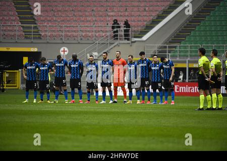 Marco Alpozzi/Lapresse 21 février 2021 Milan, Italie football sportif Milan vs Inter - Ligue italienne de football A TIM 2020/2021 - Stadio Giuseppe Meazza dans le pic: Minute de silence pour la mort de Mauro Bellugi Banque D'Images