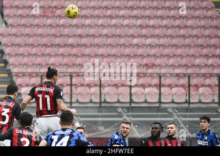 Marco Alpozzi/Lapresse 21 février 2021 Milan, Italie football sportif Milan vs Inter - Ligue italienne de football A TIM 2020/2021 - Stadio Giuseppe Meazza dans le pic: Zlatan Ibrahimovic (A.C.Milan) Banque D'Images