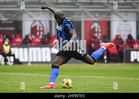 Marco Alpozzi/Lapresse 21 février 2021 Milan, Italie sport football Milan vs Inter - Italian football Championship League A TIM 2020/2021 - Stadio Giuseppe Meazza dans le pic: Romelu Lukaku (FC Internazionale Milano); Banque D'Images