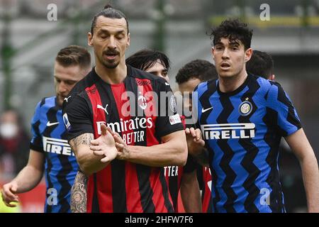 Marco Alpozzi/Lapresse 21 février 2021 Milan, Italie football sportif Milan vs Inter - Ligue italienne de football A TIM 2020/2021 - Stadio Giuseppe Meazza dans le pic: Zlatan Ibrahimovic (A.C.Milan) Banque D'Images