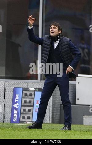 Marco Alpozzi/Lapresse 21 février 2021 Milan, Italie sport football Milan vs Inter - Italian football Championship League A TIM 2020/2021 - Stadio Giuseppe Meazza dans le pic: Antonio Conte (FC Internazionale Milano); Banque D'Images