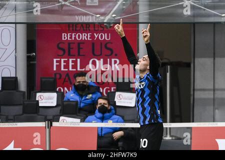 Marco Alpozzi/Lapresse 21 février 2021 Milan, Italie sport football Milan vs Inter - Italian football Championship League A TIM 2020/2021 - Stadio Giuseppe Meazza dans le pic: Lautaro Martinez (FC Internazionale Milano); fête après avoir atteint le but 0-2 Banque D'Images