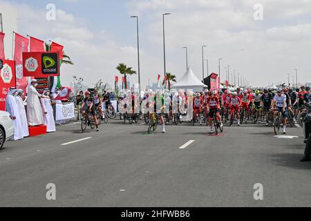 GIAN Mattia d'Alberto - Lapresse 26 février 2021 Dubai (Émirats Arabes Unis) Sport Cycling UAE Tour 2021 -DUBAI STAGE- Stage 6 - des îles Deira à Dubaï - Palm Jumeriah dans le pic: Le début Banque D'Images