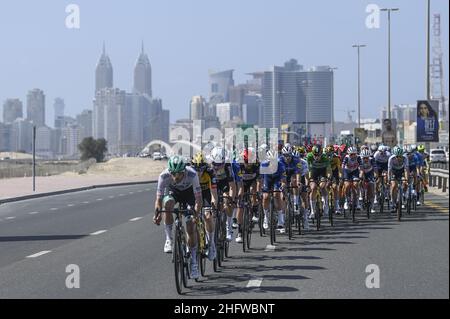 Lapresse - Fabio Ferrari 26 février 2021 Dubai (Émirats Arabes Unis) Sport Cycling UAE Tour 2021 -DUBAI STAGE- Stage 6 - de Dubaï - Iles Deira à Dubaï - Palm Jumeriah dans le pic: Pendant la course. Banque D'Images