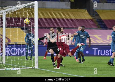 Luciano Rossi/ AS Roma/ Lapresse 28/02/2021 Rome (Italie) Sport Soccer Roma - Milan football Championship League A Tim 2020 2021 Olimpico Stadium of Rome in the pic: Henrikh Mkhitaryan Banque D'Images