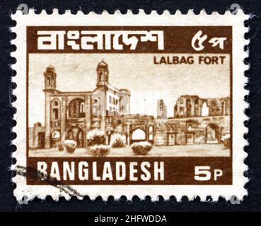 BANGLADESH - VERS 1979 : un timbre imprimé au Bangladesh montre le fort de Lalbagh, complexe de fort de Mughal datant du 17th siècle à Dhaka, vers 1979 Banque D'Images