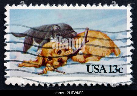 ÉTATS-UNIS D'AMÉRIQUE - VERS 1982: Un timbre imprimé aux États-Unis montre Puppy et Kitty, Noël, vers 1982 Banque D'Images