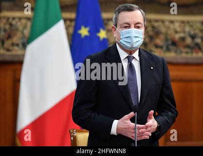 Foto Ettore Ferrari/Lapresse/POOL Ansa10 marzo 2021 Roma, Italia PoliticaIl presidente del Consiglio, Mario Draghi, durante la firma del ''Patto per l'innovazione del lavoro pubblico e la coesione sociale''.photo Ettore Ferrari/Lapresse/POOL AnsaMarch 10, 2021 Pacte d'innovation pour le service civil Draghi (Italie) Banque D'Images