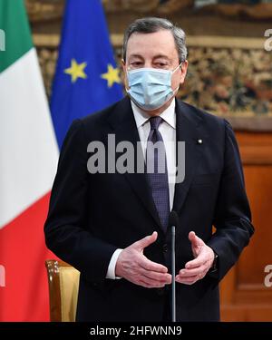 Foto Ettore Ferrari/Lapresse/POOL Ansa10 marzo 2021 Roma, Italia PoliticaIl presidente del Consiglio, Mario Draghi, durante la firma del ''Patto per l'innovazione del lavoro pubblico e la coesione sociale''.photo Ettore Ferrari/Lapresse/POOL AnsaMarch 10, 2021 Pacte d'innovation pour le service civil Draghi (Italie) Banque D'Images