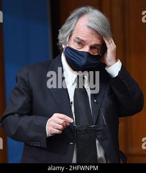 Foto Ettore Ferrari/Lapresse/POOL Ansa10 marzo 2021 Roma, Italia PoliticaIl ministro della pati Amministrazione, Renato Brunetta, durante la firma del ''Patto per l'innovazione del lavoro pubblico e la coesione sociale'', a Palazzo Chigi, Roma, 10 marzo 2021.Photo Ettore Ferrari/Lapresse/POOL AnsaMarch 10, 2021 Rome (Italie) politique Draghi signe la fonction publique "pacte d'innovation" Banque D'Images