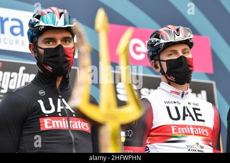 GIAN Mattia d'Alberto - Lapresse Mars, 11 2021 Camaiore MC (Italie) Sport Cycling Tirreno-Adriatico Eolo 2021 Stage 2 Camaiore - Chiusdino 202 km dans le pic: GAVIRIA RENDON Fernando (col)(équipe des Émirats), POGACAR Tadej (SLO)(ÉQUIPE des Émirats) Banque D'Images