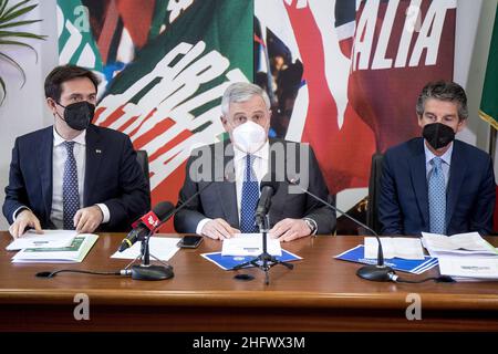 Roberto Monaldo / Lapresse 16-03-2021 Rome (Italie) Conférence de presse de Forza Italia partie au pic Alessandro Cattaneo, Antonio Tajani, Sestino Giacoboni Banque D'Images