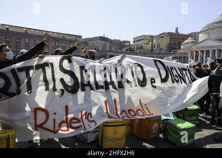 Foto Fabio Sasso/Lapresse 26/03/2021 Napoli - ItaliaCronacaNapoli, manifestement riders del livraison de nourriture per il miglioramento delle condizioni lavorativeNella foto: un momeno della proteStaPhoto Lapresse - Fabio Sasso26/03/2021 - Naples (Italie)NewsFood livraison conditionmanifestation pour l'amélioration du travail des cavaliers dans le moment de protestation Banque D'Images