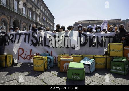 Foto Fabio Sasso/Lapresse 26/03/2021 Napoli - ItaliaCronacaNapoli, manifestement riders del livraison de nourriture per il miglioramento delle condizioni lavorativeNella foto: un momeno della proteStaPhoto Lapresse - Fabio Sasso26/03/2021 - Naples (Italie)NewsFood livraison conditionmanifestation pour l'amélioration du travail des cavaliers dans le moment de protestation Banque D'Images