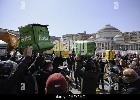 Foto Fabio Sasso/Lapresse 26/03/2021 Napoli - ItaliaCronacaNapoli, manifestement riders del livraison de nourriture per il miglioramento delle condizioni lavorativeNella foto: un momeno della proteStaPhoto Lapresse - Fabio Sasso26/03/2021 - Naples (Italie)NewsFood livraison conditionmanifestation pour l'amélioration du travail des cavaliers dans le moment de protestation Banque D'Images