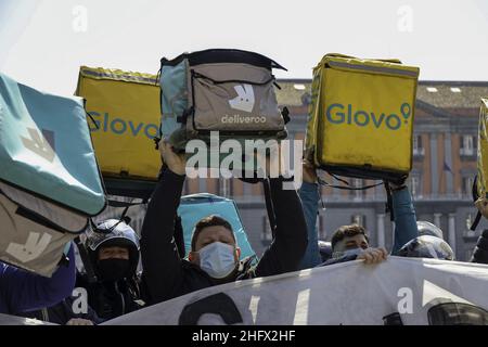 Foto Fabio Sasso/Lapresse 26/03/2021 Napoli - ItaliaCronacaNapoli, manifestement riders del livraison de nourriture per il miglioramento delle condizioni lavorativeNella foto: un momeno della proteStaPhoto Lapresse - Fabio Sasso26/03/2021 - Naples (Italie)NewsFood livraison conditionmanifestation pour l'amélioration du travail des cavaliers dans le moment de protestation Banque D'Images