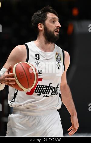 Massimo Paolone/Lapresse 28 mars 2021 Bologna, Italie panier sport Virtus Bologna vs Fortitudo Bologna - LBA Serie A UnipolSai - Virtus Arena dans la photo: Stefan Markovic (Virtus Segafredo Bologna) regarde sur Banque D'Images