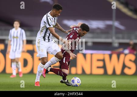 Lapresse - Fabio Ferrari 03 avril 2021 Turin, Italie sport de football EXCLUSIF TORINO FC Torino FC vs Juventus FC - Italian football Championship League A TIM 2020/2021 - stade "Olimpico Grande Torino".Dans la photo: Antonio Sanabria (Torino FC); Danilo (Juventus F.C.); Banque D'Images