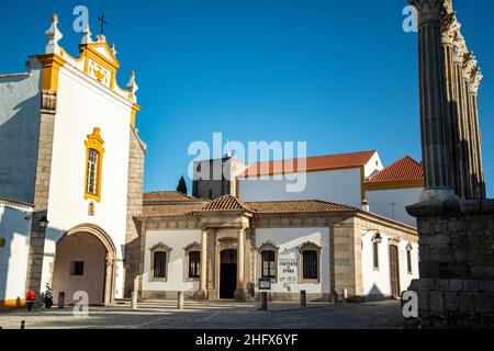 Le Convento et l'Igreja de Sao Joao Evengelista ou l'Igreja dos loios à la Jardim Diana dans la vieille ville d'Evora à Alentejo au Portugal.Po Banque D'Images