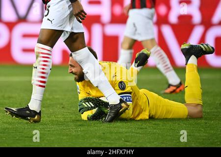 Massimo Paolone/Lapresse 10 avril 2021 Parme, Italie football Parme vs Milan - Ligue italienne de football A TIM 2020/2021 - Stade Ennio Tardini dans le pic: Gianluigi Donnarumma (AC Milan) regarde sur Banque D'Images