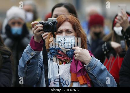 Cecilia Fabiano/ Lapresse 11 avril 2021 Rome (Italie) Actualités l'Italie rend obligatoire le vaccin Covid-19 pour tous les agents de santé du pic :Les travailleurs de la santé protestent sur la piazza del Popolo Foto Cecilia Fabiano/ Lapresse 11 avril 2021 Roma (Italia) Cronaca Manifestazione organizata dal comitato 'ana e robusta costituzione' a piazza del Popolo per dire no All&#x2019;obbligo vaccinale anti Covid per il personale sanitario.Nella foto: la manifestazione di protsta photo Cecilia Fabiano/ Lapresse 11 avril 2021 Rome (Italie) Actualités l'Italie rend obligatoire le vaccin Covid-19 pour tous les agents de santé du Pi Banque D'Images