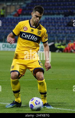 Lapresse/Alessandro Tocco 17 avril 2021 Cagliari (Italie) Sport Soccer Cagliari Calcio vs Parme Calcio League A TIM 2020/2021 "Sardegna Arena" Stadium&#xA0; sur la photo:Alberto Grassi(Parma Calcio) Banque D'Images