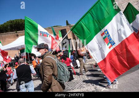 Mauro Scrobogna /Lapresse 25 avril 2021 et#xA0; Rome, Italie Actualités 25 avril, Journée de la libération sur la photo: Manifestation de l'ANPI à Porta San Paolo Banque D'Images