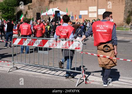 Mauro Scrobogna /Lapresse 25 avril 2021 et#xA0; Rome, Italie Actualités 25 avril, Journée de la libération sur la photo: Manifestation de l'ANPI à Porta San Paolo Banque D'Images