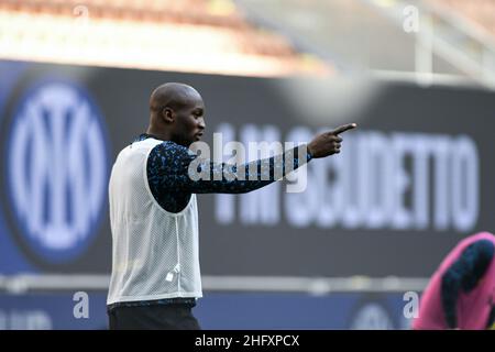 Foto Piero Cruciatti / Lapresse 08/05/21 - Milano, Italia Sport, Calcio Inter vs Sampdoria - Campionato italiano di calcio série A TIM 2020-2021 - San Siro Stadium Nella foto:Romelu Lukaku riscaldamento Foto Piero Cruciatti / Lapresse 08/05/21 - Milan, Italie Sport, Soccer Inter vs Sampdoria - Championnat italien de football 2020-2021 au stade Meazza sur la photo: Romelu Lukaku Warm up Banque D'Images