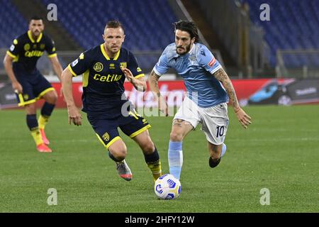 Fabrizio Corradetti / Lapresse 12st mai 2021 Rome, Italie football Lazio vs Parme - Championnat italien de football Ligue A TIM 2020/2021 - Stade Olimpico sur la photo: Luis Alberto (SS Lazio) Jasmin Kurtic (Parme) Banque D'Images